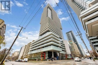 Building Photo - 185 Roehampton Ave