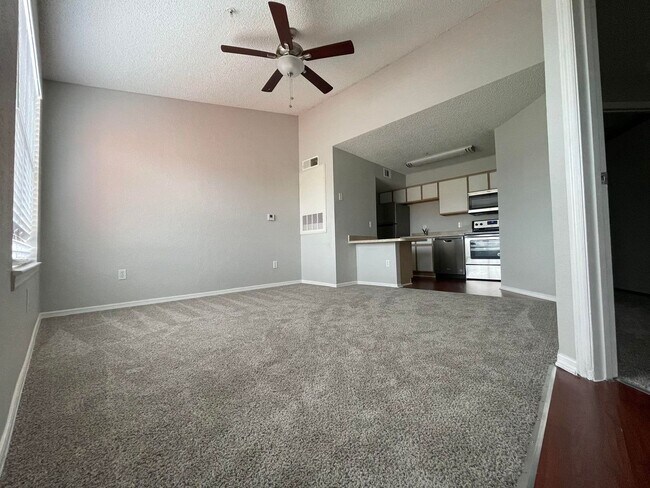 Building Photo - AVAILABLE ON JULY 1ST. BEAUTIFUL 1/1 CONDO...