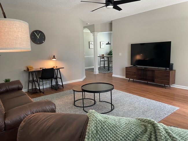 Sala de estar - 305 Morgan Pines Dr