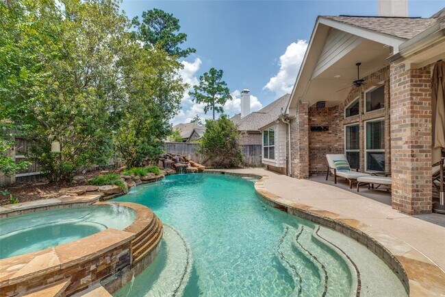 Foto del edificio - 15 Canoe Bend Dr