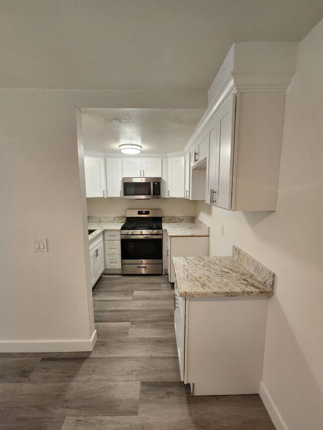 Building Photo - ElEncanto34022