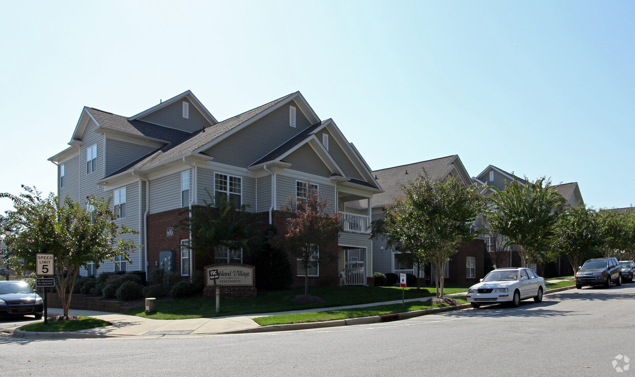 Foto principal - Highland Village Apartments