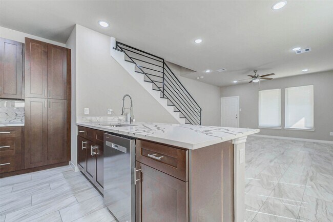 Foto del edificio - 7968 Henson St