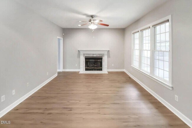 Foto del edificio - 301 Perry Creek Dr
