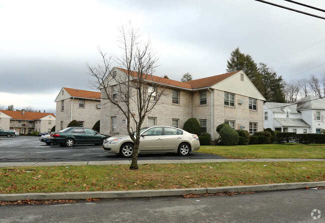 Building Photo - Hamilton Garden Apartments