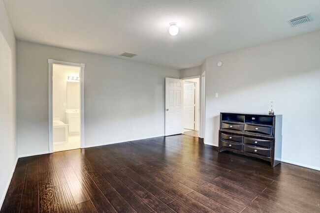 Foto del edificio - 3806 Flatwood Dr