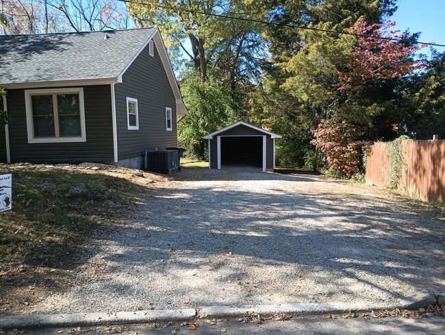 Building Photo - 806 N Franklin Ave