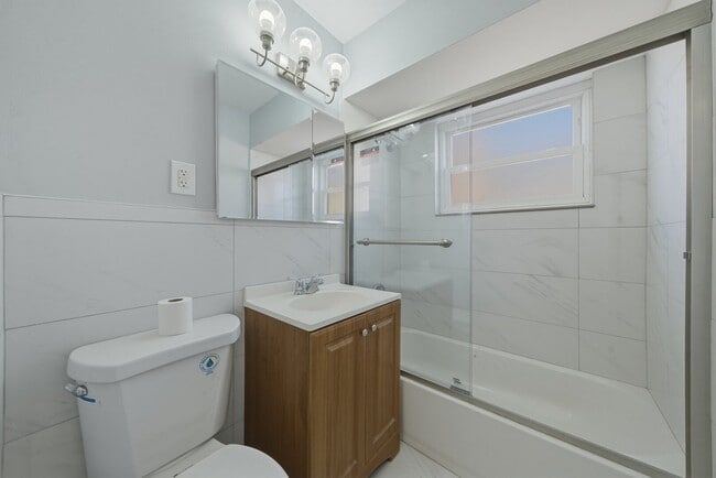 Foto del edificio - 2705 N Sayre Ave