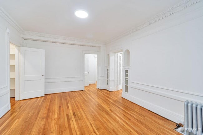 Building Photo - 560 O'Farrell St