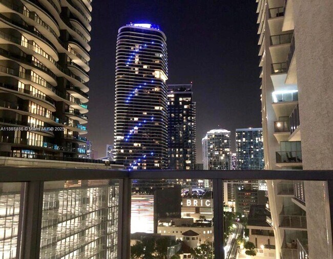 Foto del edificio - 1050 Brickell Ave