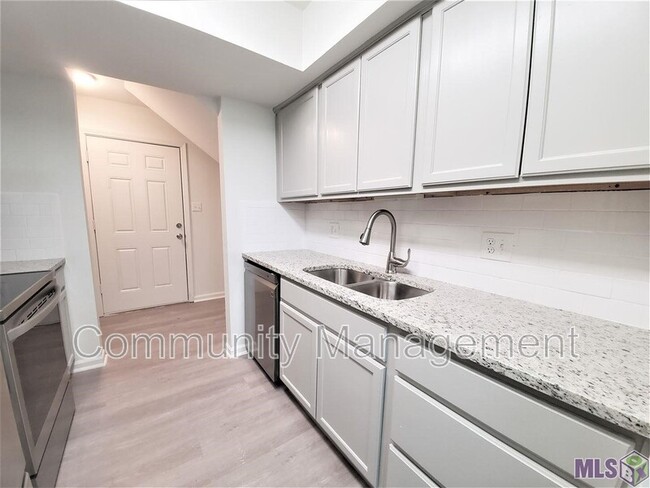 Building Photo - 8036 Bayou Fountain Ave