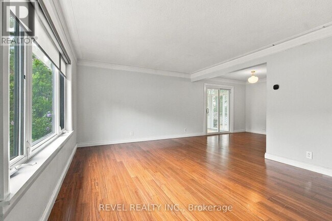 Photo du bâtiment - 990 Harmony Rd N