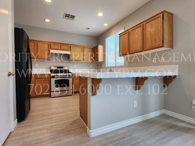 Foto del edificio - 3 Bedroom, 2 1/2 BATH SPACIOUS!~Updated Pa...