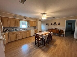 Building Photo - 566 Schmidt Rd