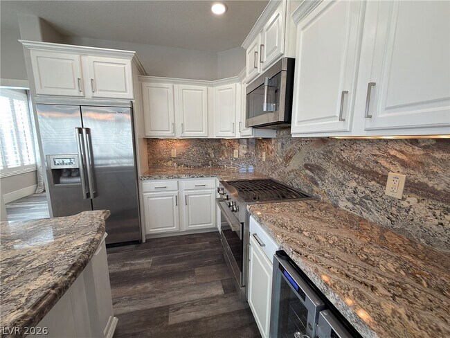 Building Photo - 3025 Scenic Valley Way
