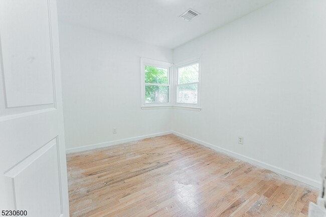 Building Photo - 404 Princeton Rd