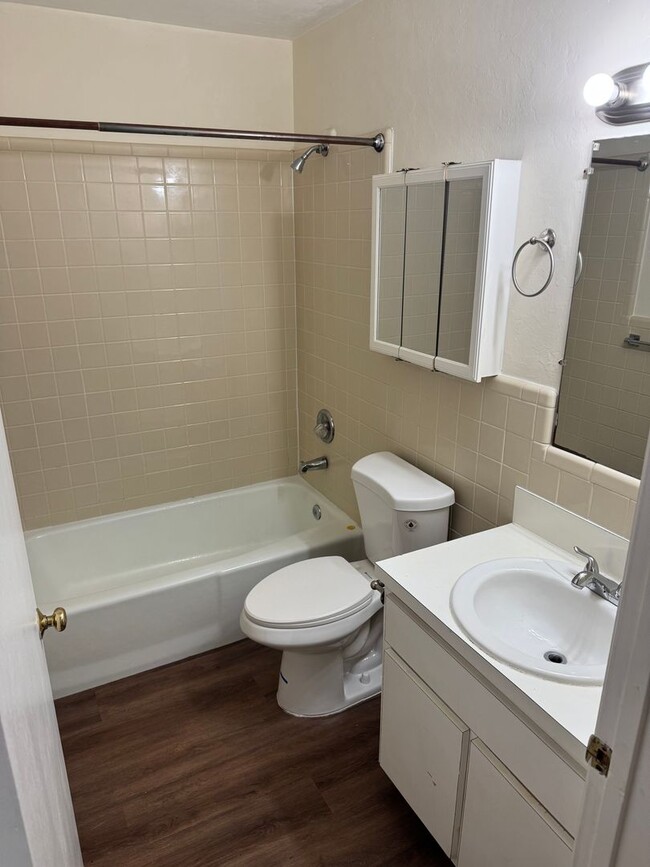 Building Photo - Two Bedroom Duplex In Canopy Oaks School Zone...Back on the Market!