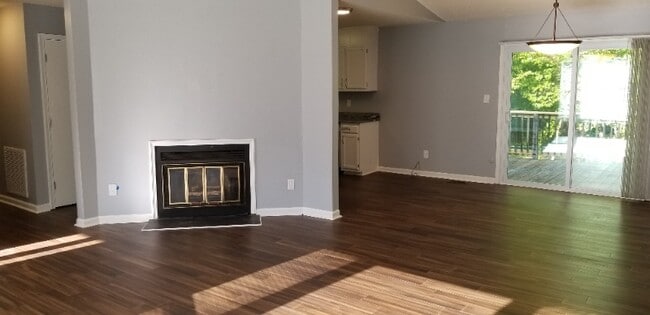 Building Photo - 3 Chanter Ct