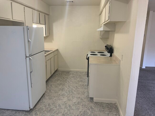 Building Photo - Riviera West