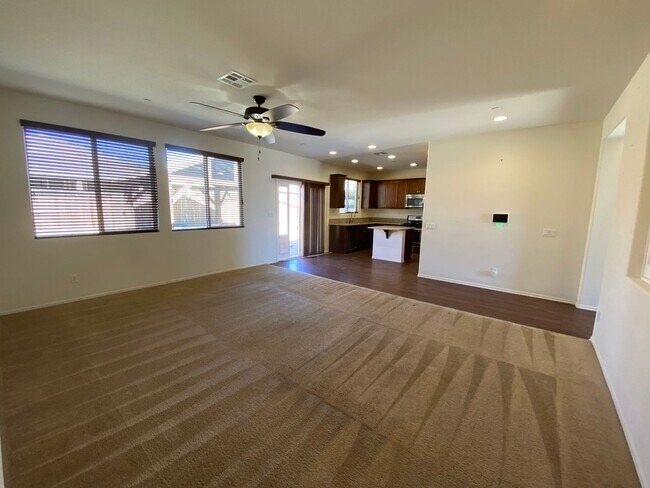 Building Photo - Rosamond 3+Office Available Now!