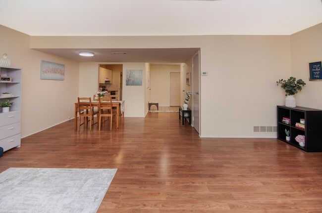Building Photo - 609 Watersedge Dr
