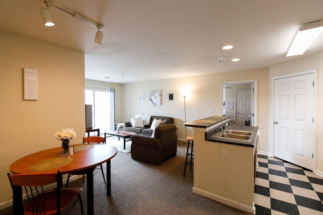 Building Photo - 100 Yellowstone Dr