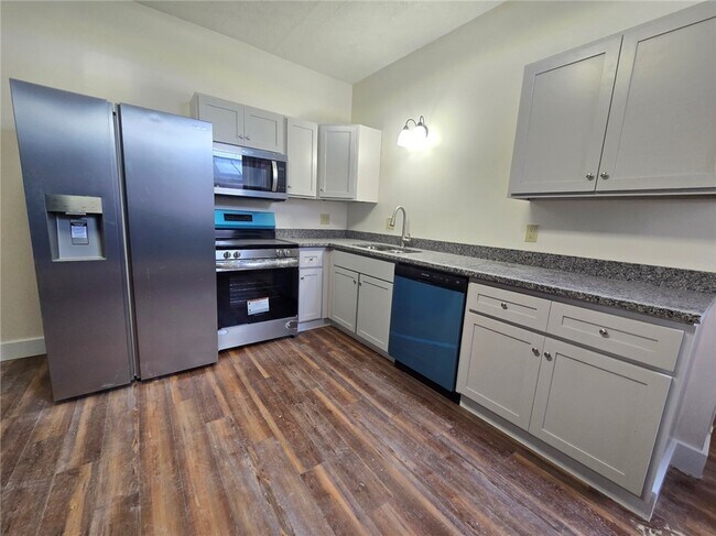 Foto del edificio - 27 E Main St