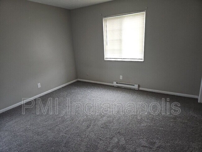 Foto del edificio - 6260 E 11th St