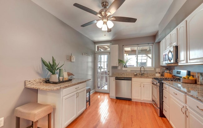 Building Photo - 2 BR 2 BA Townhome with Multi-level Rooftop Deck