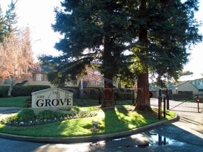 Building Photo - 750 Lincoln Rd