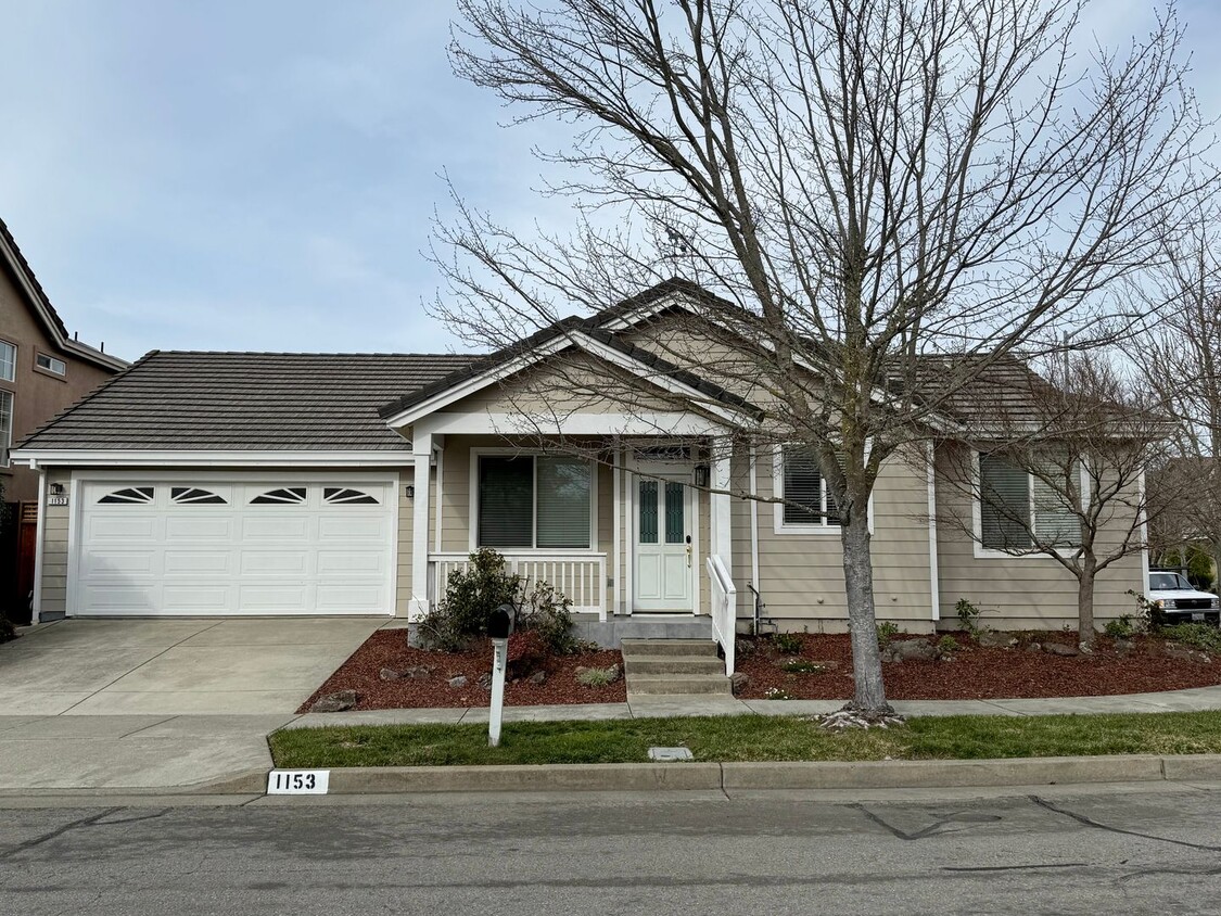 Primary Photo - Petaluma: $3500 Beautiful Corner Home With...