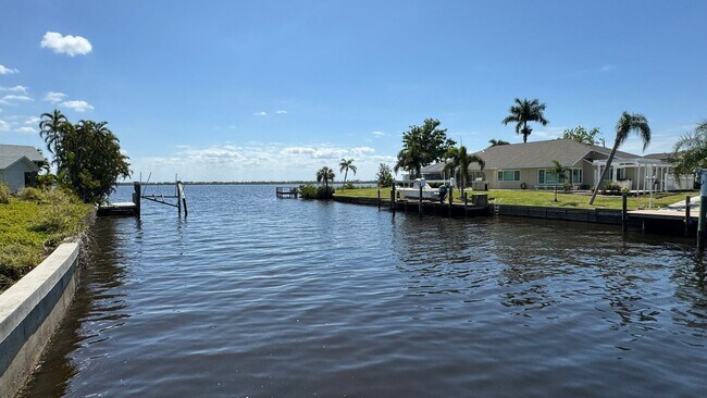 Foto del edificio - Turnkey Furnished Short Term Rental