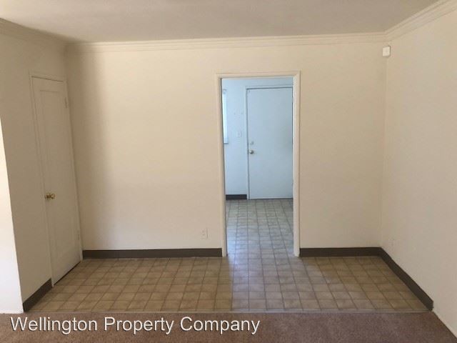 Building Photo - 2401 Sunset Dr