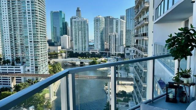 Foto del edificio - 185 SW 7th St