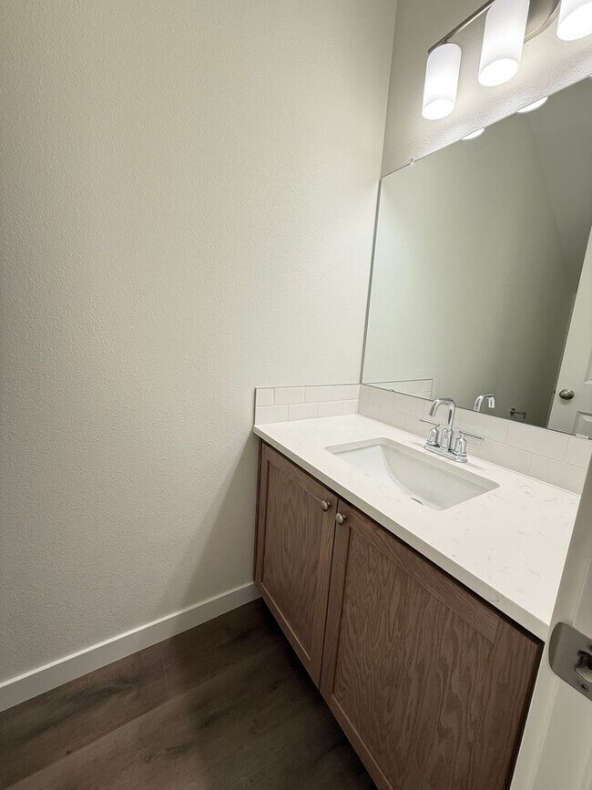 Foto del edificio - Brand New Stunning 3 Bed/2.5 Bath Townhouse-Old Farm District