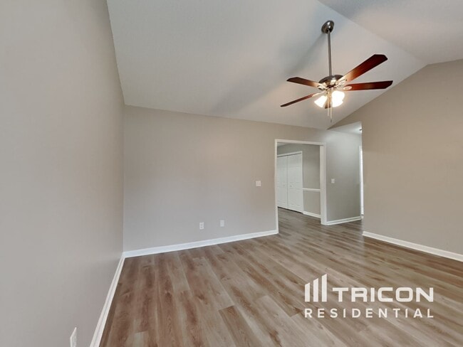 Building Photo - 837 Lusterleaf Pl