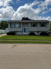 Building Photo - 1855 Queens Dr