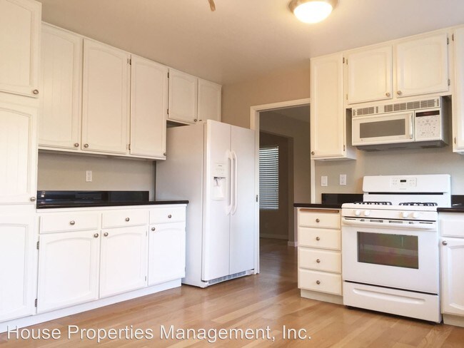 Building Photo - 3 br, 2.5 bath House - 32 Leslie Court