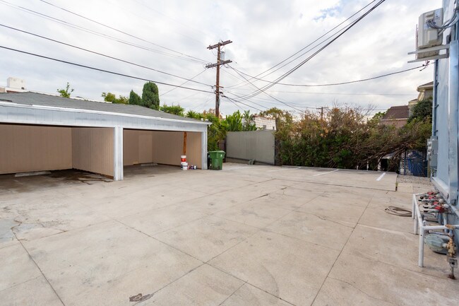 Building Photo - 1344 N Alta Vista Blvd
