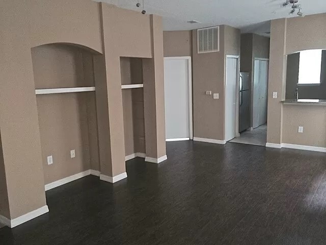 Building Photo - 103 Vista Verdi Cir
