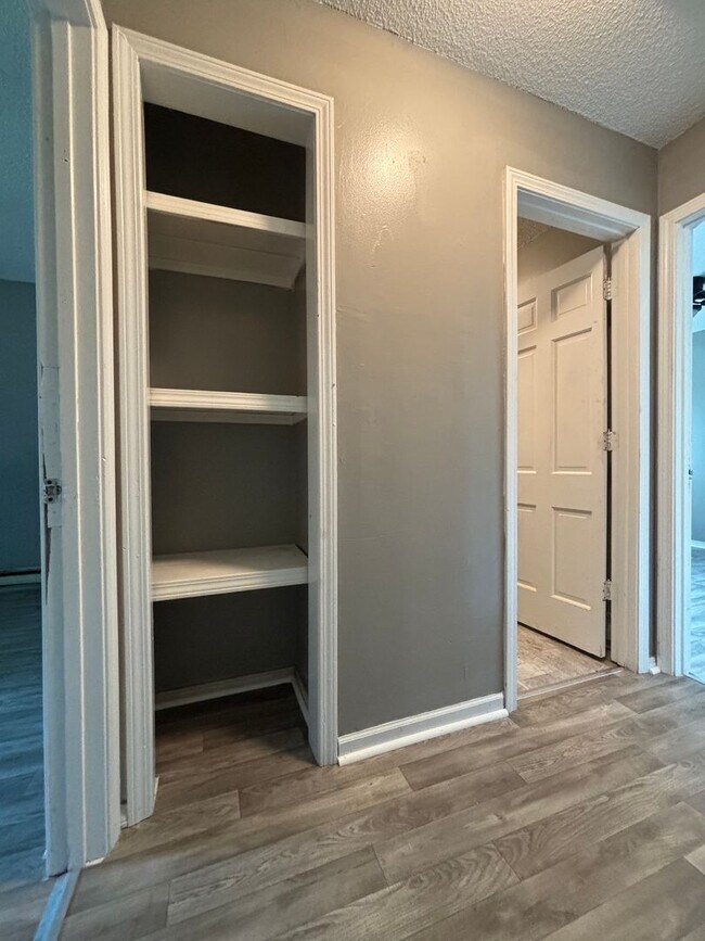 Foto del edificio - Remodeled 2 bedroom 1 bath duplex