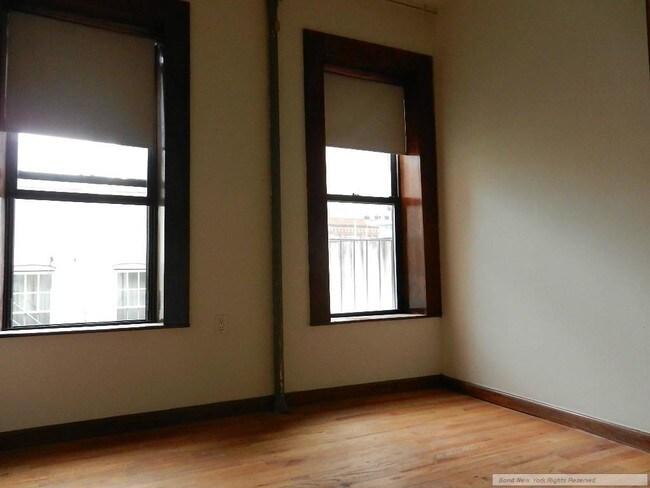 Foto del edificio - 328 W 44th St