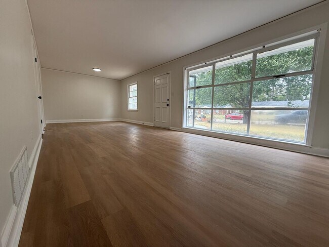 Foto del edificio - 3979 Thomas Ave