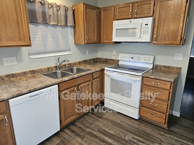 Building Photo - 9933 Cedar Knoll Dr