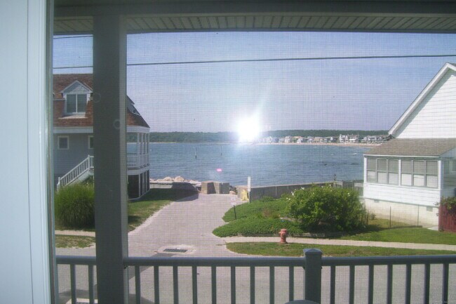 Foto del edificio - 242 W Shore Ave