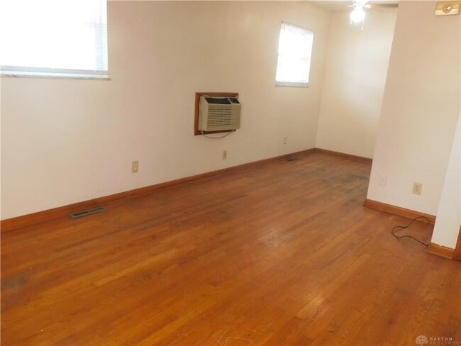 Building Photo - 1226 Kemper Ave