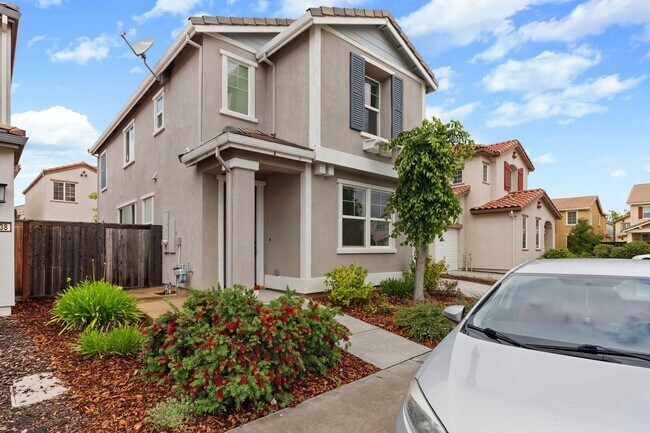 Foto del edificio - Gorgeous Home, One You Don't Want to Miss!