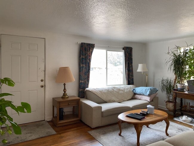 Building Photo - 1127 W Mulberry St