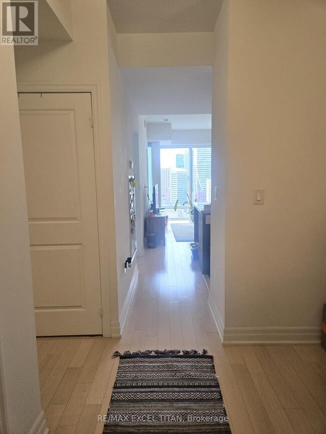 Photo du bâtiment - 8 The Esplanade