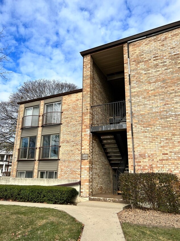 1970 Cherry Ln Unit 209, Northbrook, IL 60062 Condo for Rent in Northbrook, IL